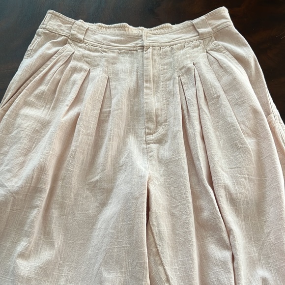 Free People Lotta Love Pleated Wide Leg Cotton Pants In Pebble. - Picture 10 of 12